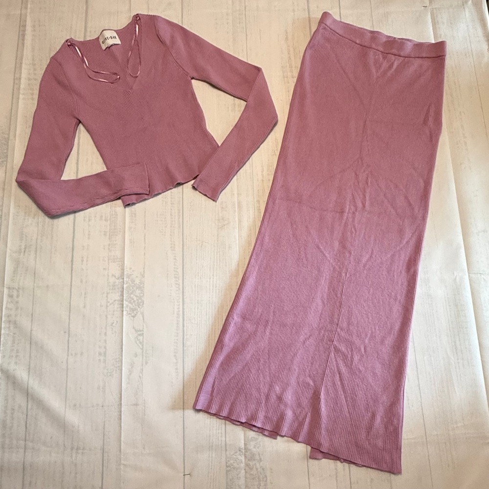 Olive + Oak Mauve Rib Knit 2 Piece Set V-Neck Long Sleeve Top & Maxi Skirt XS